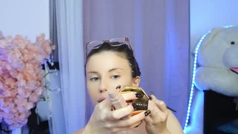 Aelia online show from March 24, 6:24 pm