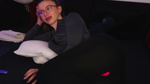 Aelia online show from April 16, 5:47 pm