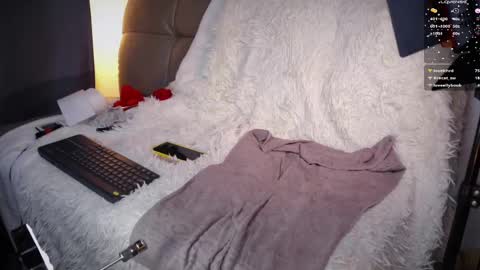 Snapshot of aestetic_boyy chatting on November 18, 5:28 pm Fred and Dilan online show from November 18, 5:28 pm