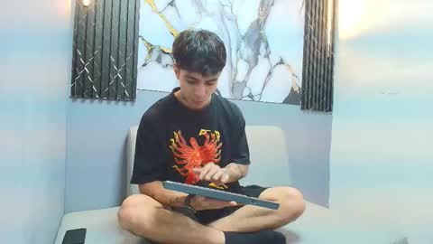 Snapshot of aethon_noir chatting on November 7, 1:22 pm AETHON online show from November 7, 1:22 pm