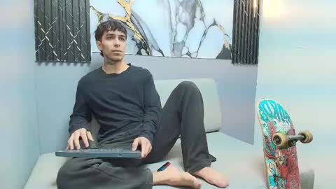 Snapshot of aethon_noir chatting on November 14, 1:21 pm AETHON online show from November 14, 1:21 pm