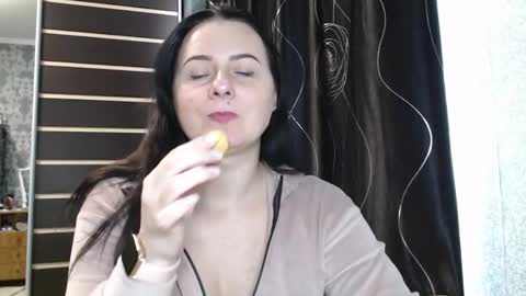 Snapshot of afi_black_coffee chatting on February 22, 8:13 am afi_black_coffee online show from February 22, 8:13 am