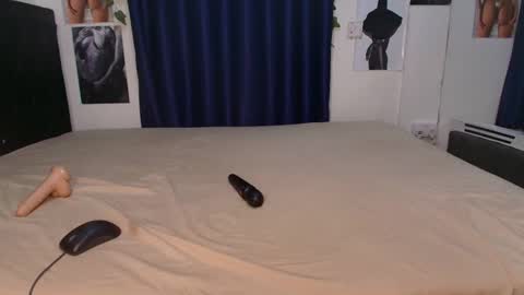 Africanpetitequeenn online show from April 7, 6:52 pm