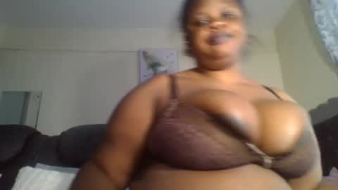 Snapshot of africanpopi chatting on June 14, 8:38 am africanpopi online show from June 14, 8:38 am