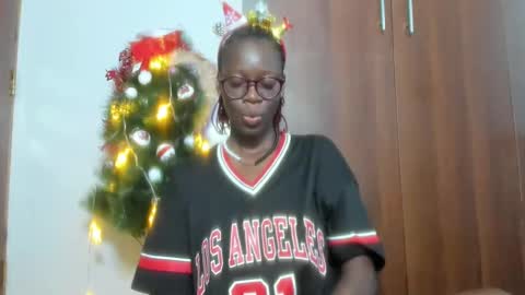 Snapshot of afro_pop chatting on December 22, 3:44 am Leah online show from December 22, 3:44 am