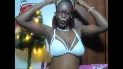 Snapshot of afro_pop chatting on December 25, 2:35 am Leah online show from December 25, 2:35 am