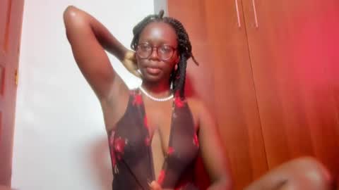 Snapshot of afro_pop chatting on January 5, 11:04 am Leah online show from January 5, 11:04 am