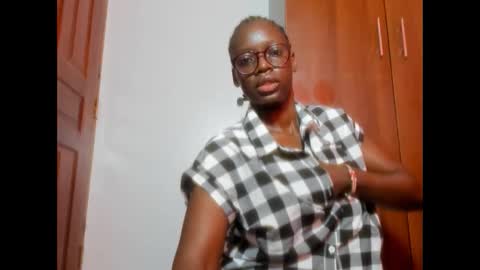 Snapshot of afro_pop chatting on January 21, 7:58 am Leah online show from January 21, 7:58 am