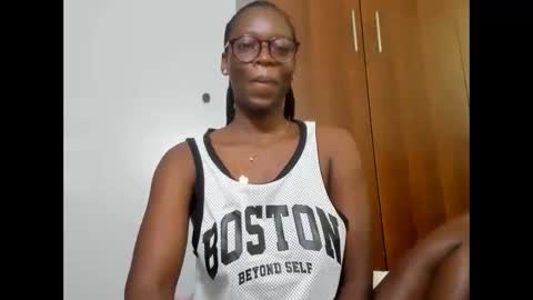 Snapshot of afro_pop chatting on February 10, 4:52 am Leah online show from February 10, 4:52 am