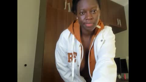 Snapshot of afro_pop chatting on February 22, 6:28 am Leah online show from February 22, 6:28 am