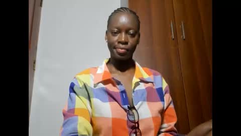 Snapshot of afro_pop chatting on February 24, 12:41 am Leah online show from February 24, 12:41 am