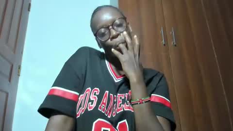 Snapshot of afro_pop chatting on March 5, 12:05 am Leah online show from March 5, 12:05 am