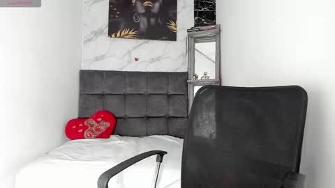 Snapshot of afrodita_n_ares_ chatting on October 31, 7:59 pm afrodita n ares online show from October 31, 7:59 pm