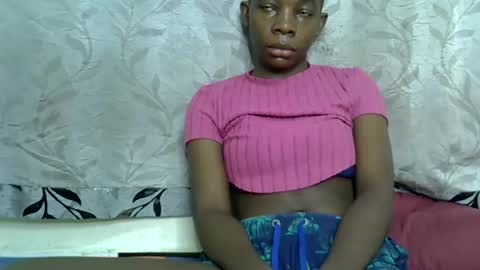 Snapshot of afronubians_ chatting on March 5, 5:18 am pink and josphen online show from March 5, 5:18 am