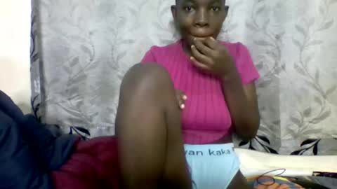 Snapshot of afronubians_ chatting on March 6, 4:52 am pink and josphen online show from March 6, 4:52 am