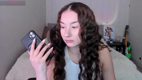 Snapshot of agata_cherry chatting on October 20, 5:19 am Eva online show from October 20, 5:19 am