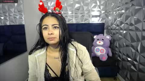 Snapshot of agatha15_ chatting on December 15, 12:09 pm Agatha online show from December 15, 12:09 pm