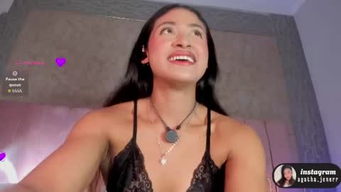 Snapshot of agatha_jener chatting on June 10, 11:31 am agatha_jener online show from June 10, 11:31 am