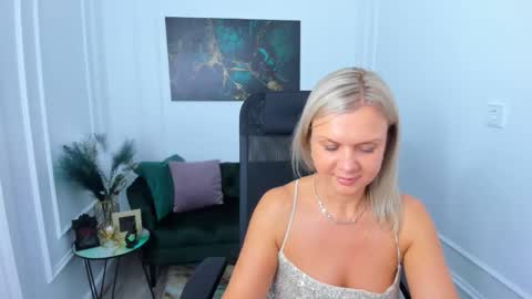 Snapshot of agathaklouin chatting on February 5, 7:29 pm Agatha online show from February 5, 7:29 pm