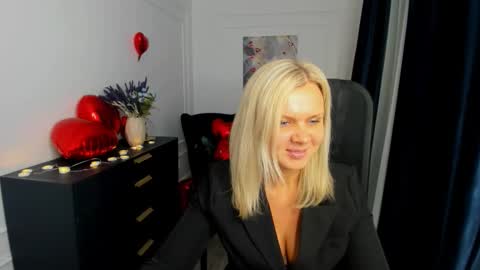 Snapshot of agathaklouin chatting on February 14, 11:07 am Agatha online show from February 14, 11:07 am