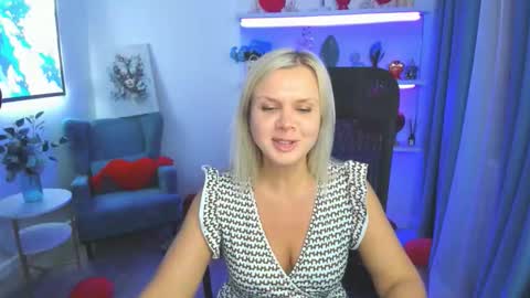 Snapshot of agathaklouin chatting on February 15, 3:03 am Agatha online show from February 15, 3:03 am