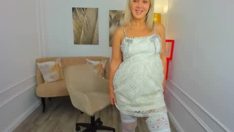 Snapshot of agathaklouin chatting on February 23, 11:29 am Agatha online show from February 23, 11:29 am