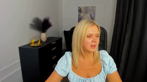 Snapshot of agathaklouin chatting on February 26, 7:46 pm Agatha online show from February 26, 7:46 pm