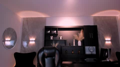 Agatha online show from April 5, 6:05 pm