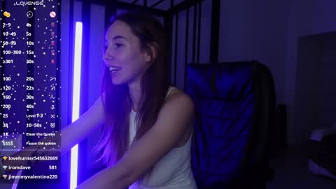 Agelina Lilly Laura online show from January 1, 10:46 pm