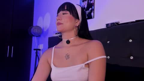 Snapshot of aggie_swett chatting on February 25, 12:31 am Maggie online show from February 25, 12:31 am