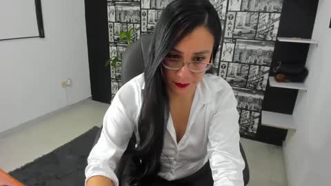 Aghata Moon online show from December 3, 1:30 am