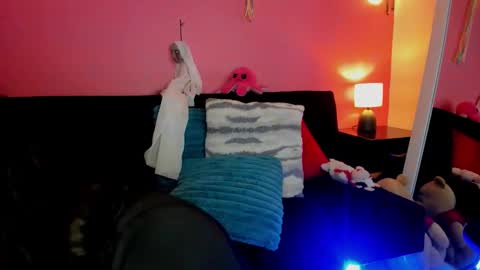  ines  online show from October 15, 2:06 pm