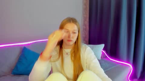 Snapshot of agnesarden chatting on October 24, 6:48 pm AgnesArden online show from October 24, 6:48 pm