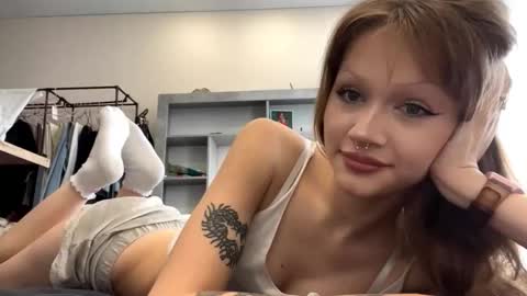 Lola online show from October 4, 12:47 pm