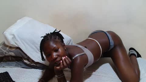 Snapshot of aguas_ chatting on February 6, 11:19 pm aguas online show from February 6, 11:19 pm