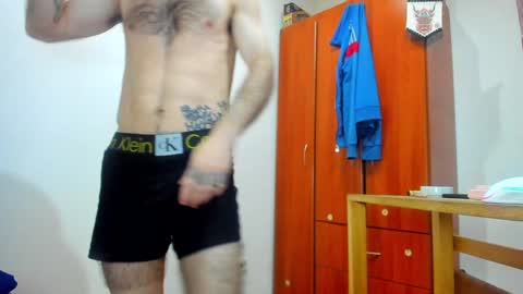 Snapshot of aguslover chatting on December 4, 10:51 pm Agustin online show from December 4, 10:51 pm