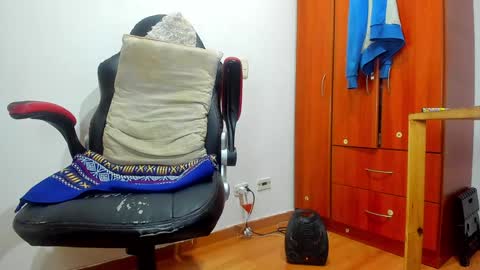 Snapshot of aguslover chatting on December 6, 12:12 am Agustin online show from December 6, 12:12 am