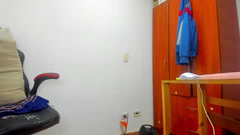 Snapshot of aguslover chatting on December 28, 7:54 pm Agustin online show from December 28, 7:54 pm