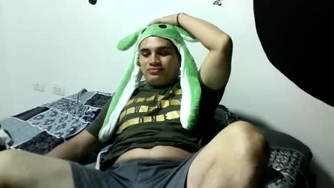 Snapshot of ahntony__69 chatting on January 19, 4:33 am ahntony 69 online show from January 19, 4:33 am