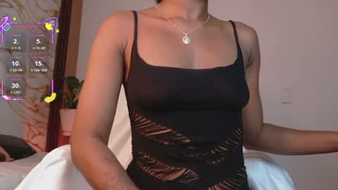 Snapshot of ahvi_ebony chatting on July 13, 12:52 pm Ahvi Ebony online show from July 13, 12:52 pm