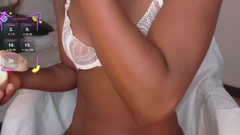 Snapshot of ahvi_ebony chatting on July 16, 12:44 pm Ahvi Ebony online show from July 16, 12:44 pm