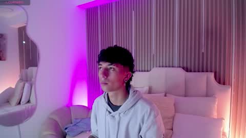 Aiden online show from March 1, 1:02 pm