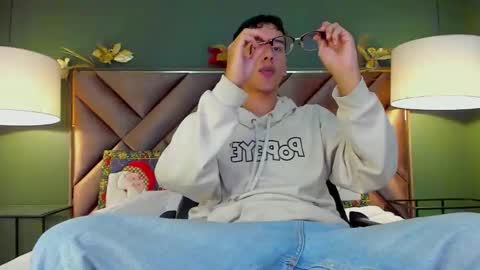 aiden_royce online show from December 4, 5:17 am