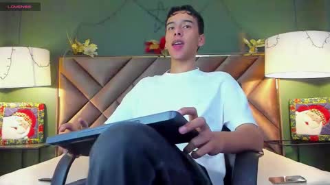 aiden_royce online show from December 14, 6:08 am