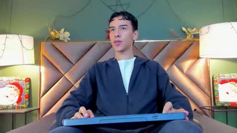 aiden_royce online show from December 20, 3:24 am