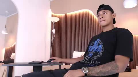 Aiden online show from September 22, 1:24 pm