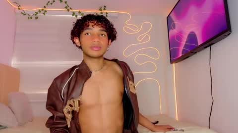 Snapshot of aiiron_m chatting on September 20, 8:10 pm Aaron Winter online show from September 20, 8:10 pm