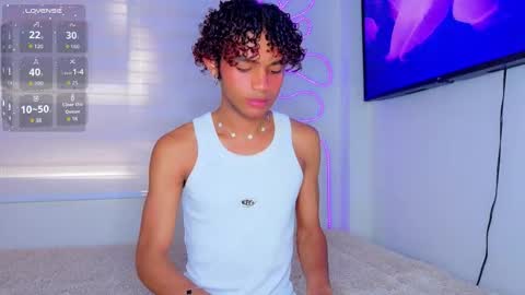 Snapshot of aiiron_m chatting on February 7, 7:06 pm Aaron Winter online show from February 7, 7:06 pm