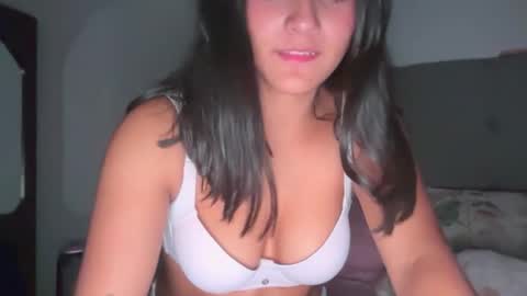 Snapshot of aiisha18 chatting on May 12, 12:52 am Aiisha online show from May 12, 12:52 am