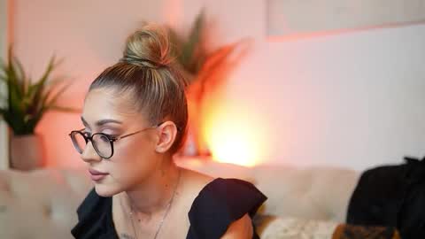  Aileen  online show from October 9, 6:06 pm